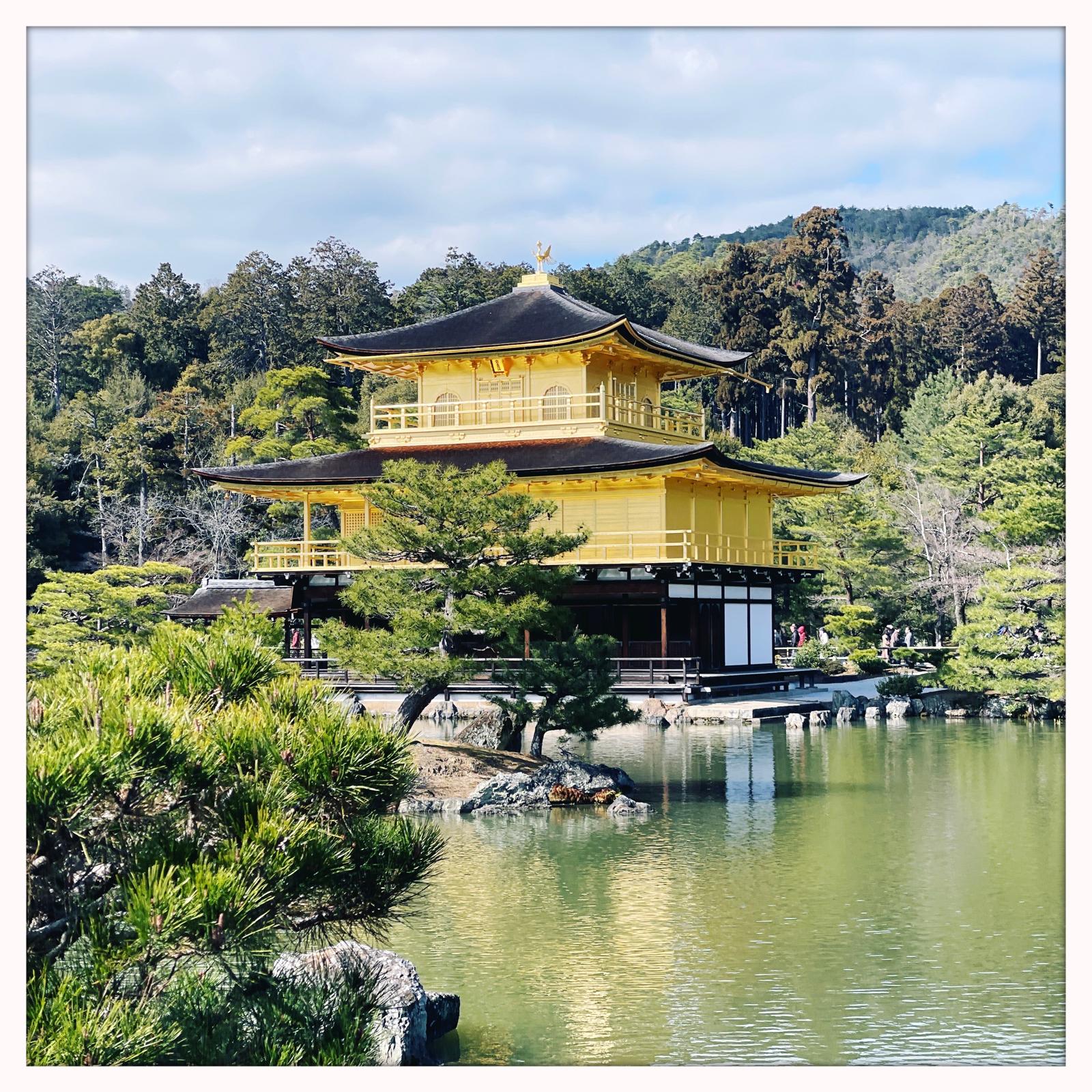 Il Padiglione d’Oro e il giardino a Kyoto